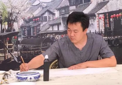 小寫意見大真章，輕著色顯深底蘊——訪青年書畫家左衛(wèi)