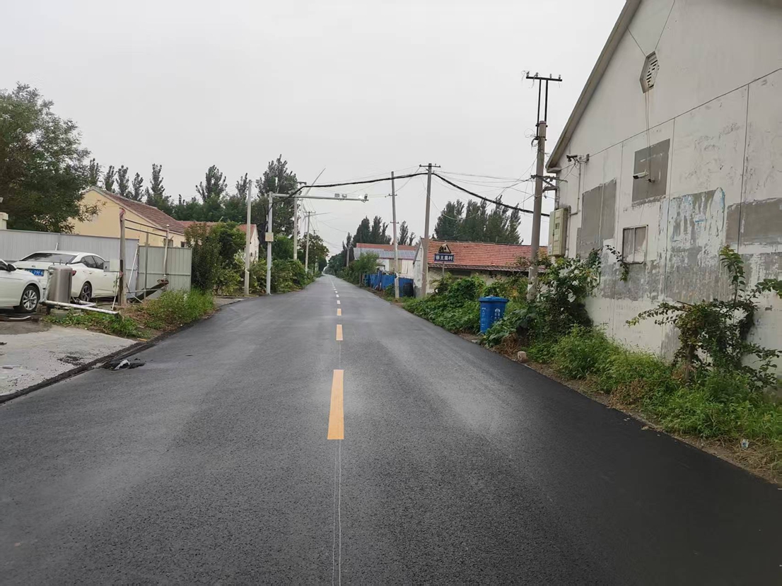 修群眾致富路，架干群連心橋