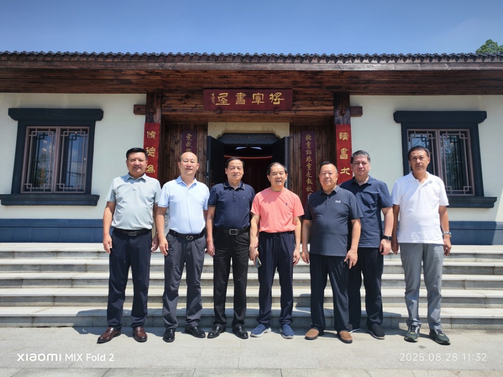 裴懷亮上將會見中國軍地書畫院代表 鼓勵當好踐行文化自信旗手