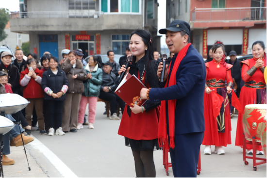 鼓樂歡騰慶元宵 鄉(xiāng)音雅韻潤民心——龍岡女子鼓舞隊(duì)?wèi)c元宵展演暨鄉(xiāng)村音樂會(huì)圓滿舉行