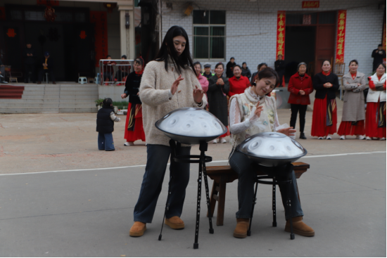 鼓樂歡騰慶元宵 鄉(xiāng)音雅韻潤民心——龍岡女子鼓舞隊(duì)?wèi)c元宵展演暨鄉(xiāng)村音樂會(huì)圓滿舉行